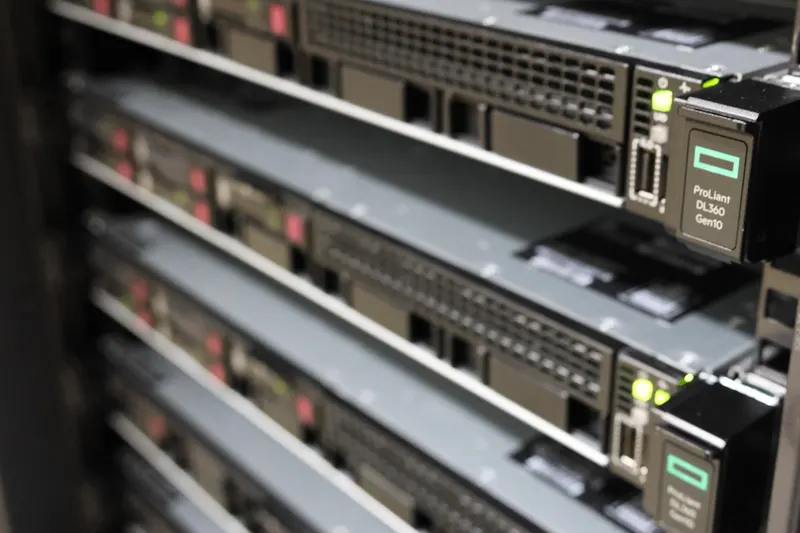 HPE ProLiant DL360 Gen10 servers in a rack, front panels and status LEDs